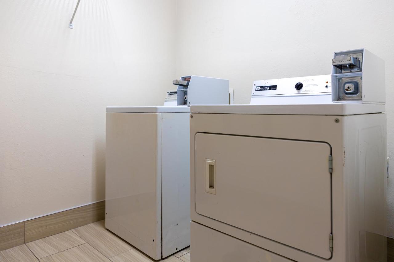 Red Roof Inn Plus+ & Suites Savannah - I-95 Джорджтаун Экстерьер фото