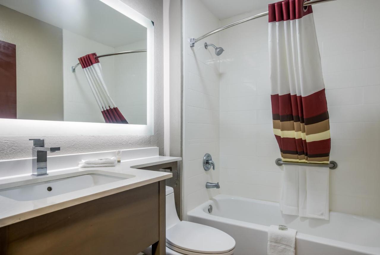Red Roof Inn Plus+ & Suites Savannah - I-95 Джорджтаун Экстерьер фото
