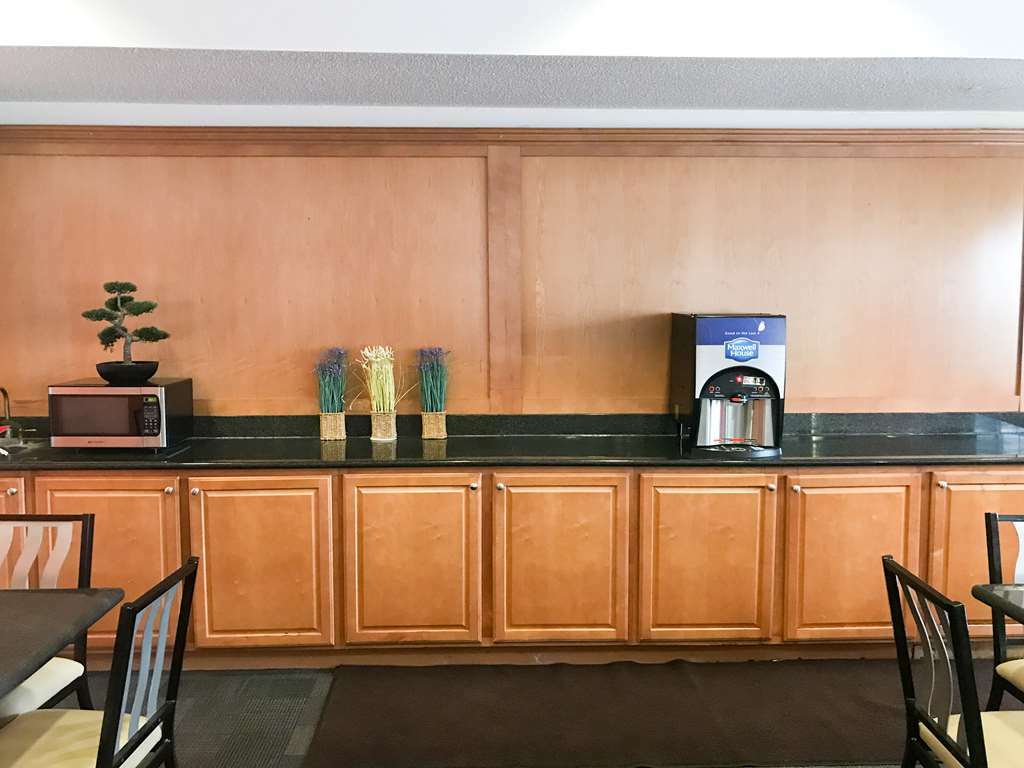 Red Roof Inn Plus+ & Suites Savannah - I-95 Джорджтаун Ресторан фото